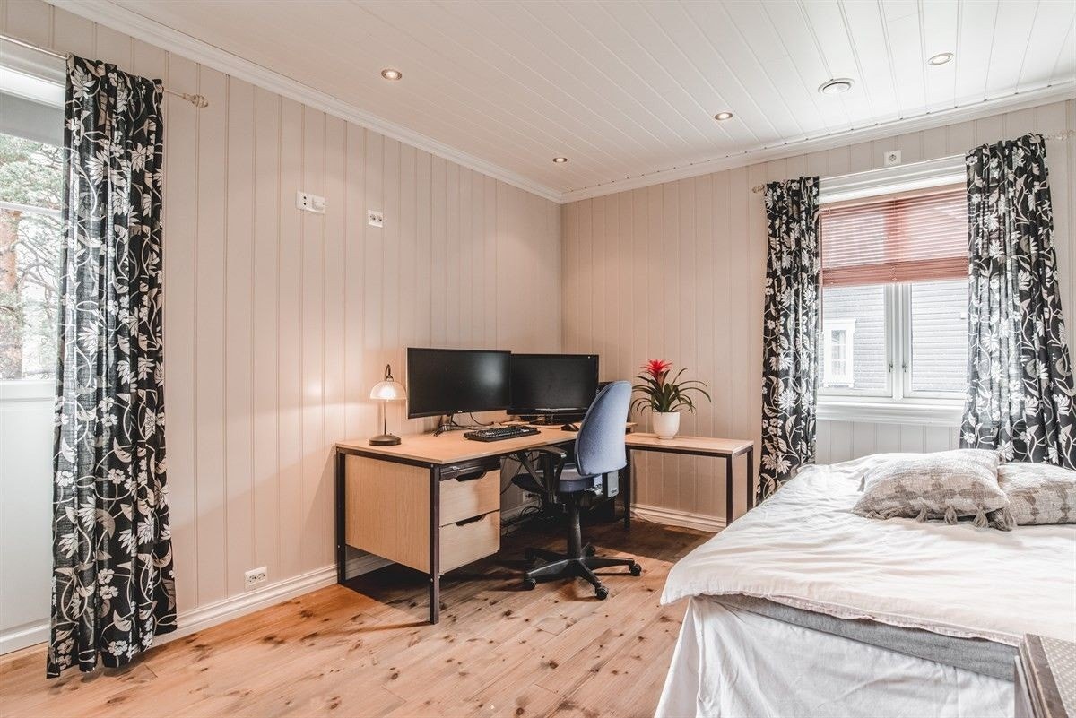 soverom 4 nede ( kontor eller soverom/ med bad ved siden av Galleribilde