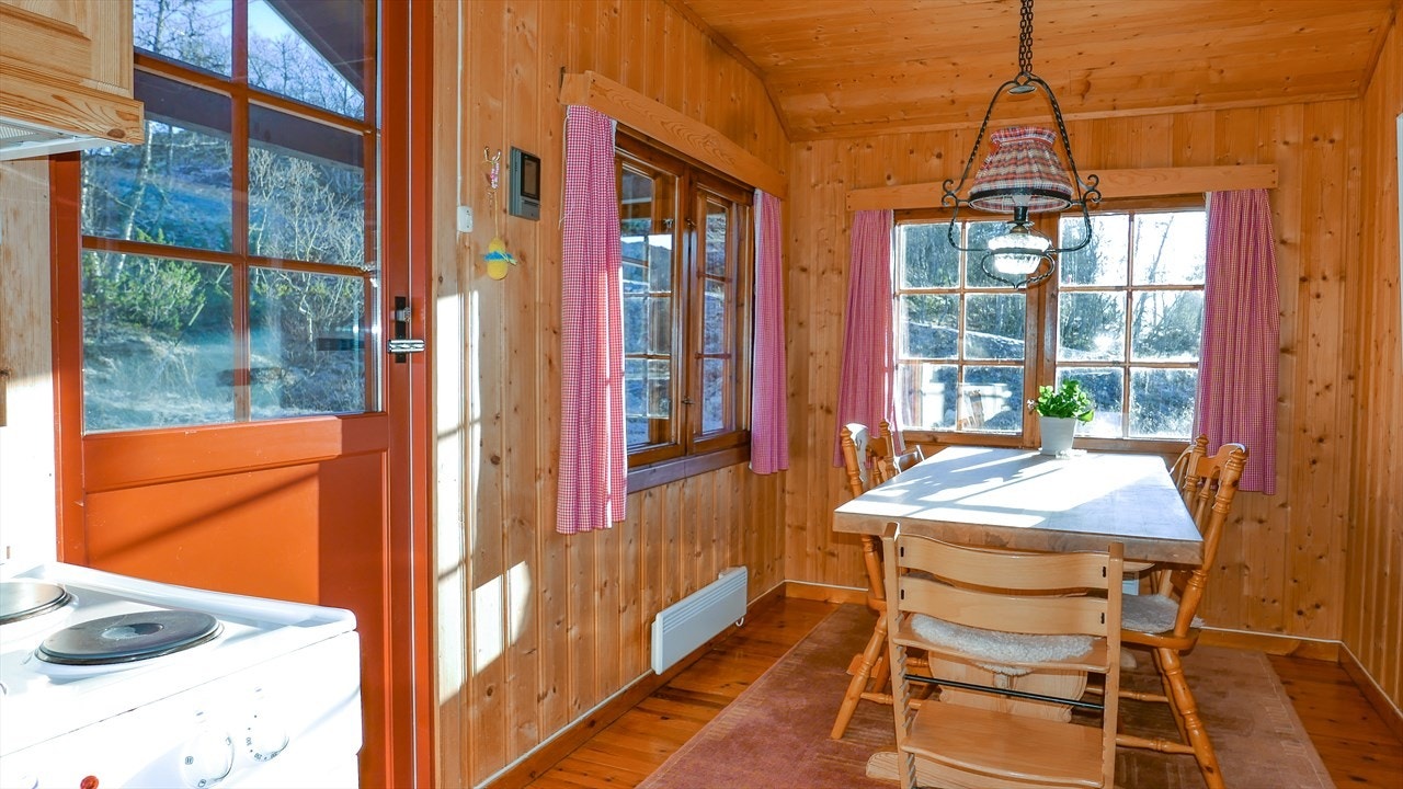 Separat kjøkken og spiseplass gir ekstra oppholdsrom i tillegg til
stuen. Galleribilde