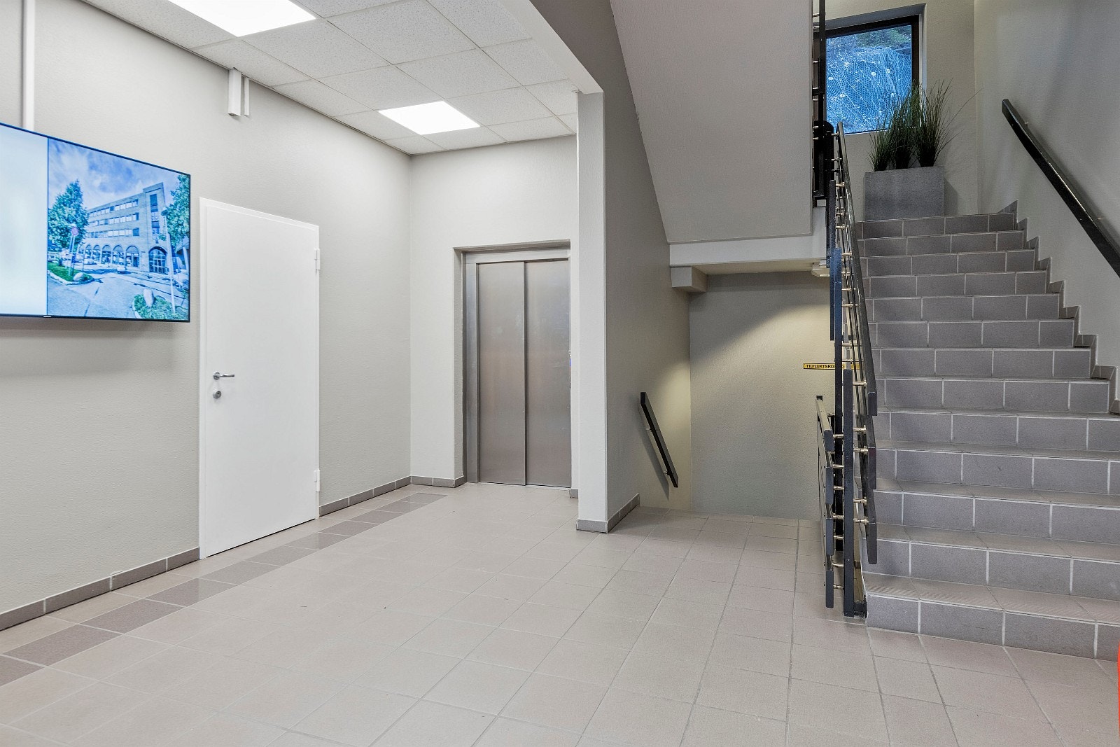 Inngangsparti, 1. etg. Galleribilde