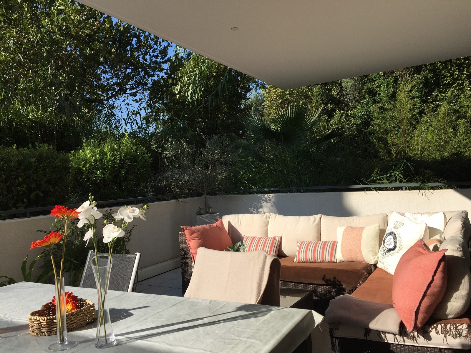 Romslig terrasse Galleribilde