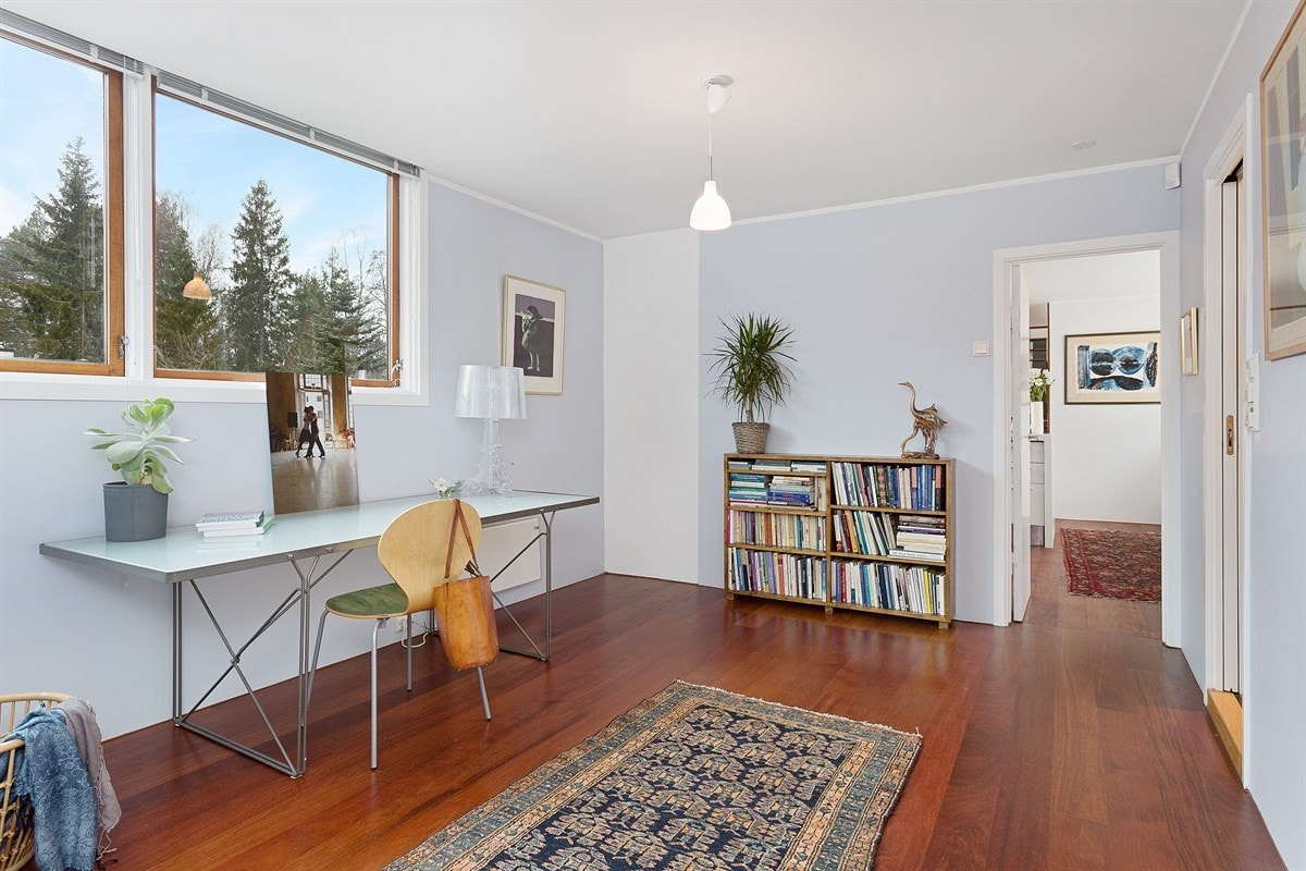 Med fire romslige soverom, i tillegg til egen praktikantdel, er det god plass for storfamilien. Galleribilde