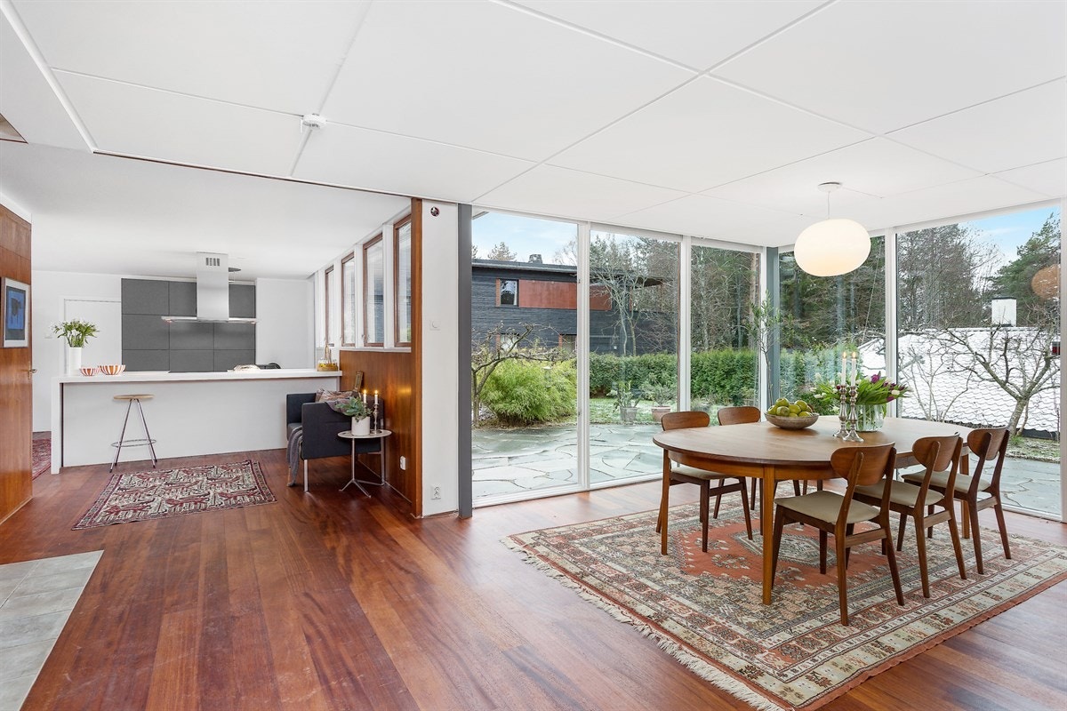 Boligen representerer en høyt verdsatt arv fra 1950-tallsmodernismen, og brukes i undervisning av arkitektstudenter. Galleribilde