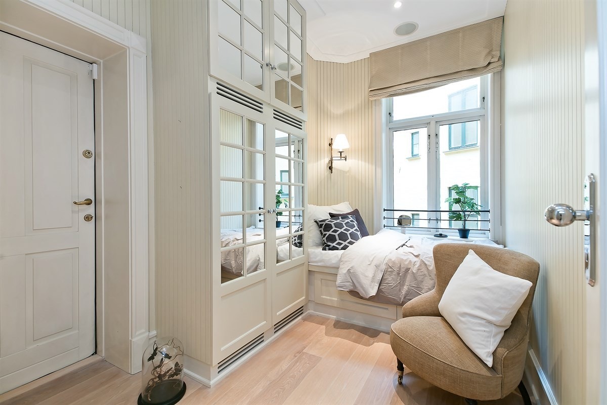 Soverom III med utgang til baktrapp Galleribilde