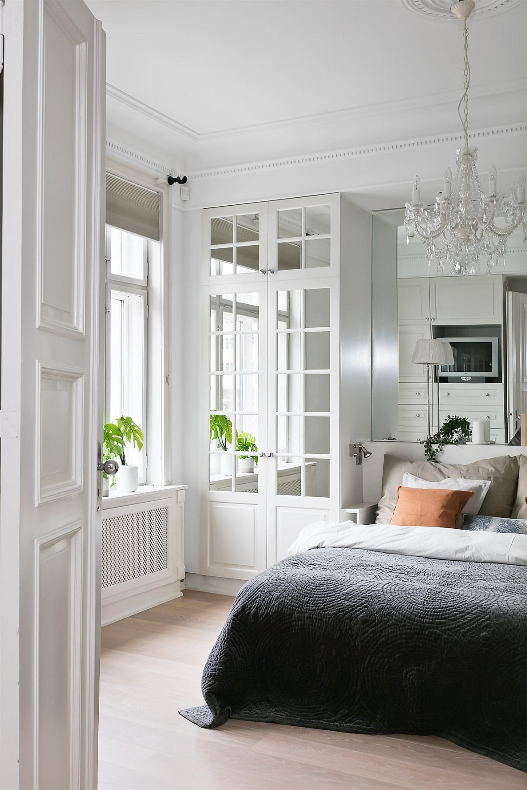 Doble fløydører til tilstøtende hovedsoverom Galleribilde