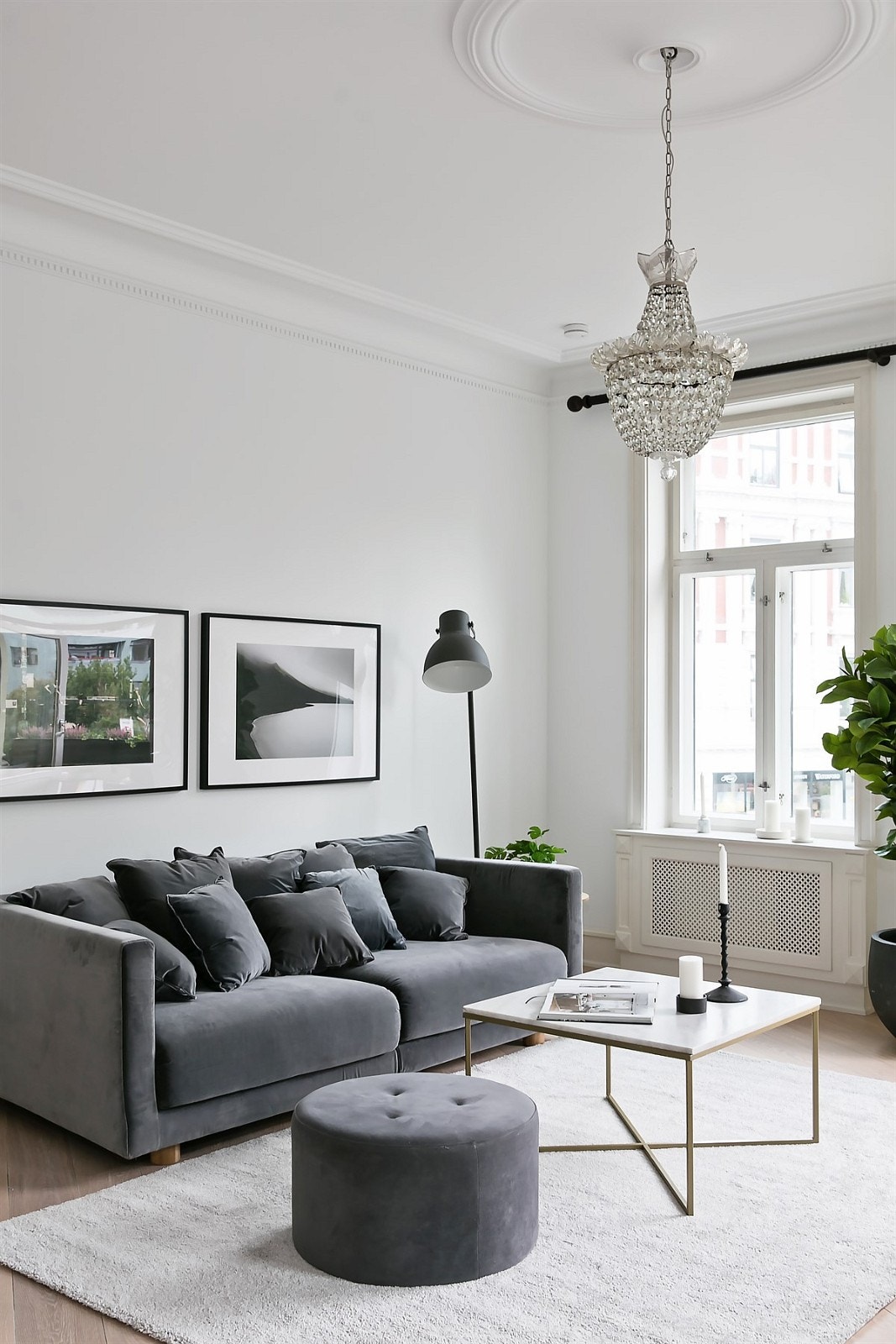 Stuen er stor og kan møbleres på ulike måter Galleribilde