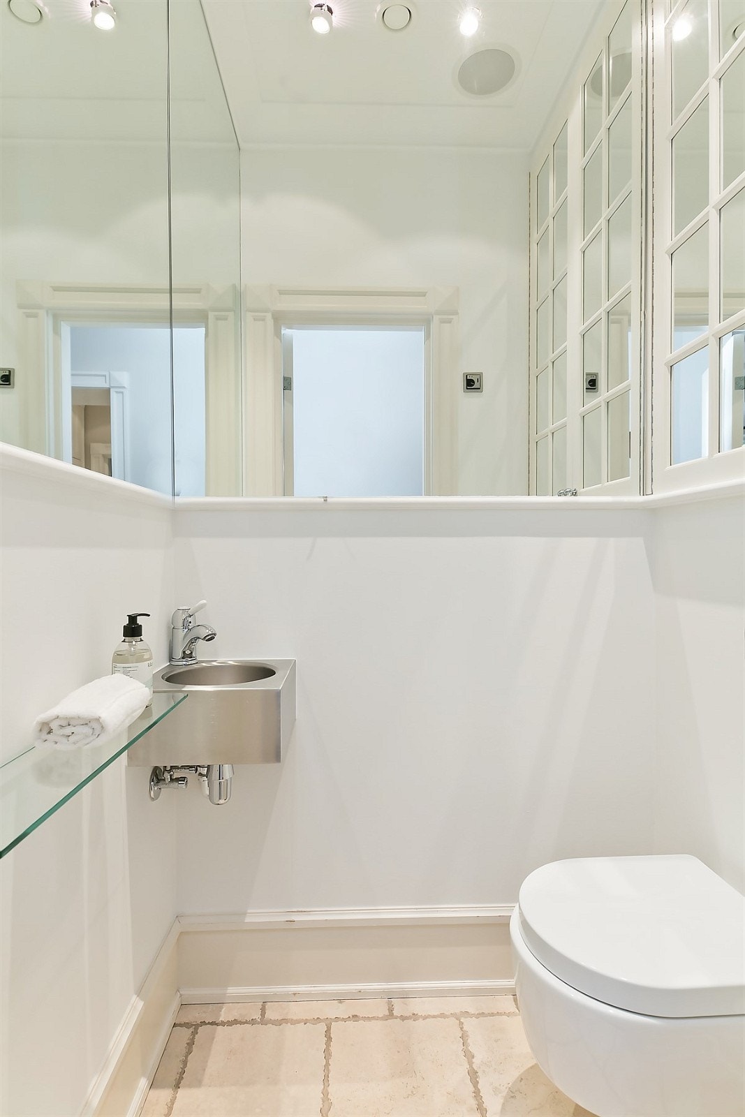 Separat toalett Galleribilde