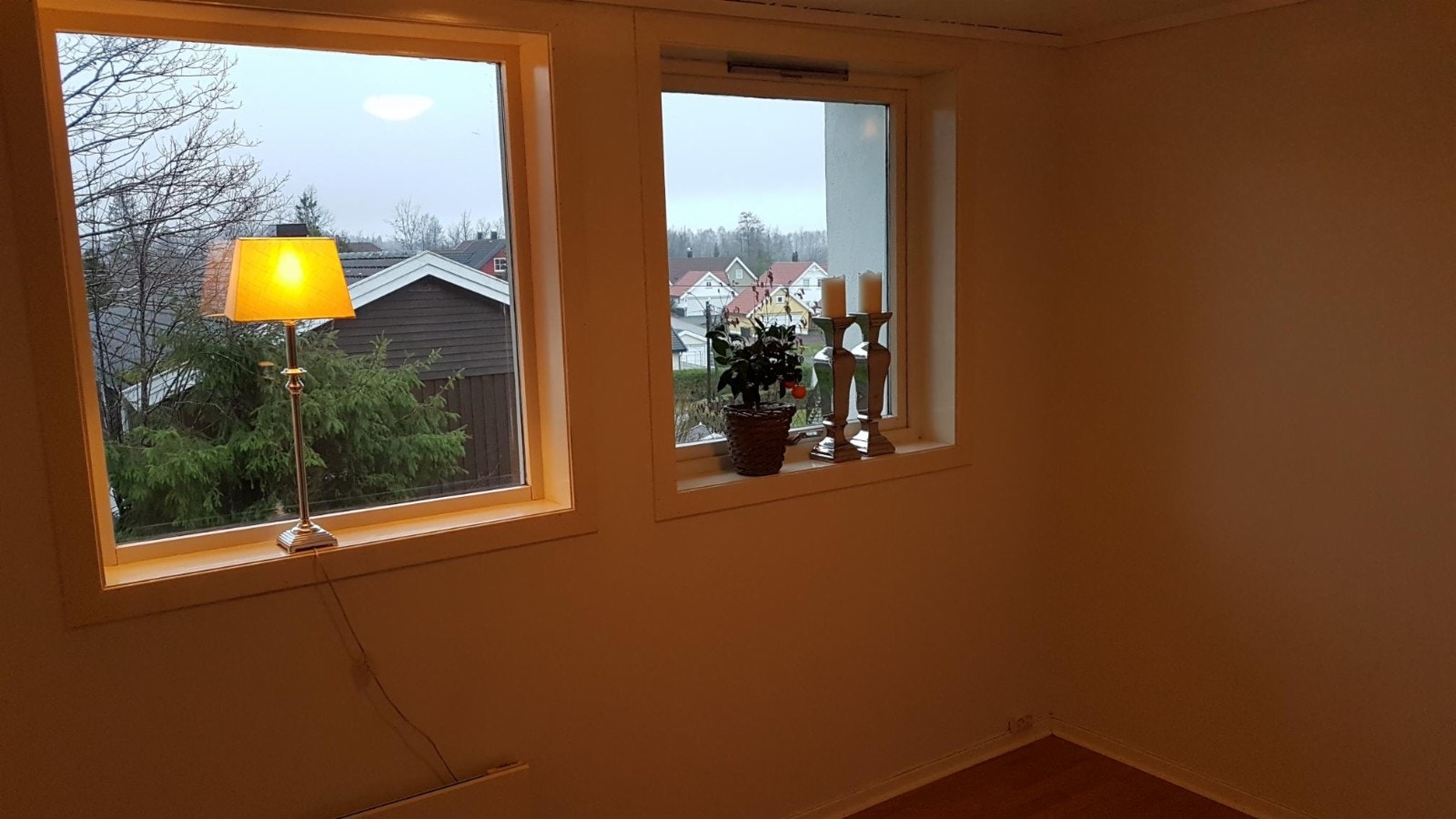 Soverom 1, med vinduer mot syd Galleribilde