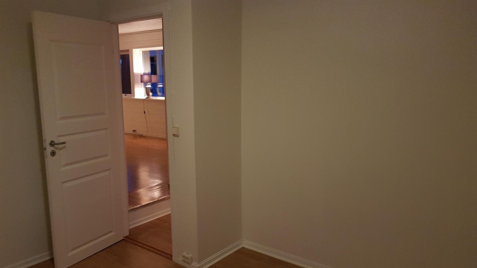 Soverom 2, mot stua Galleribilde