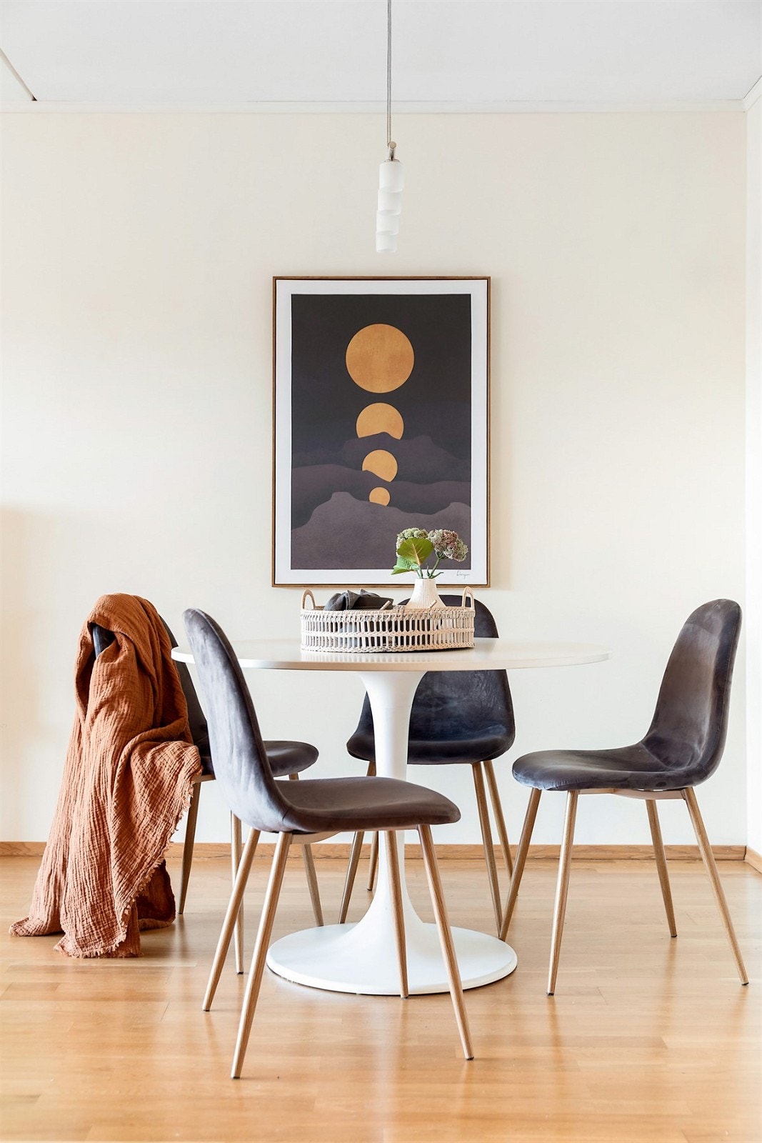 Naturlig avsatt plass til spisebord. Galleribilde