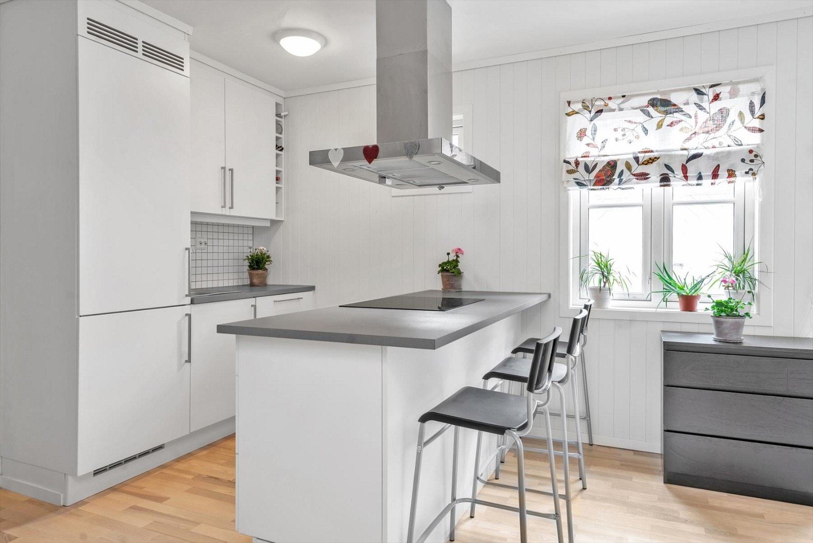 Leiligheten er lys og pen Galleribilde