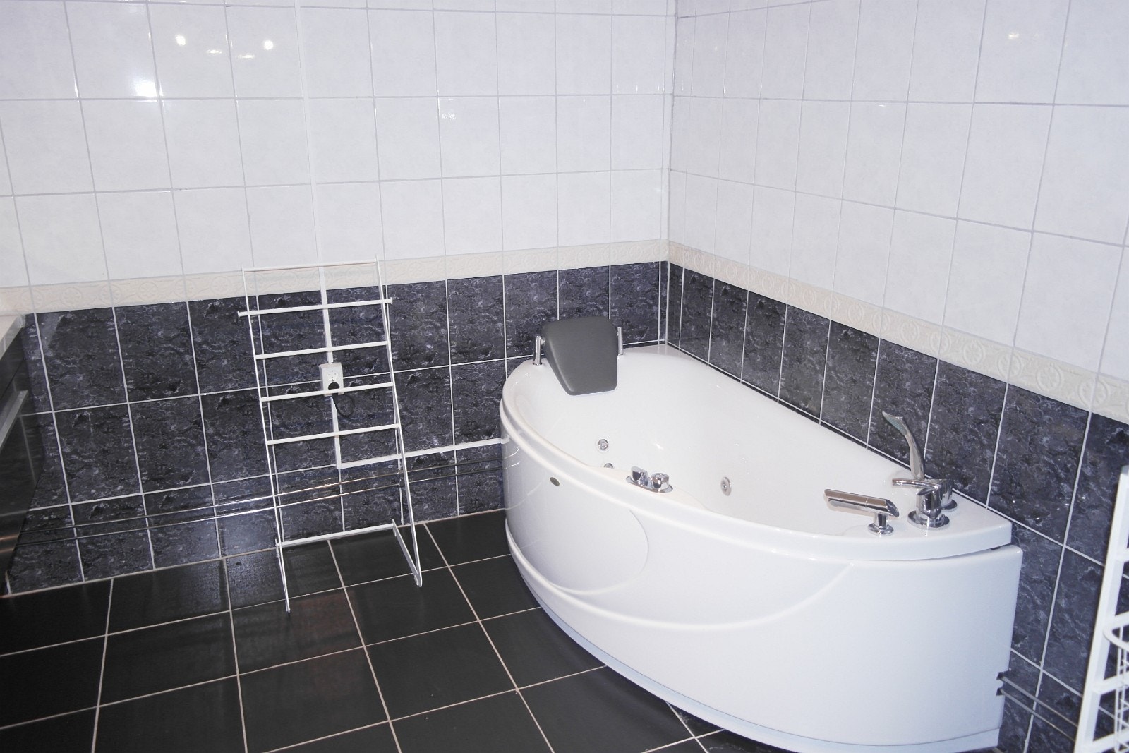 baderom med boble badekar Galleribilde