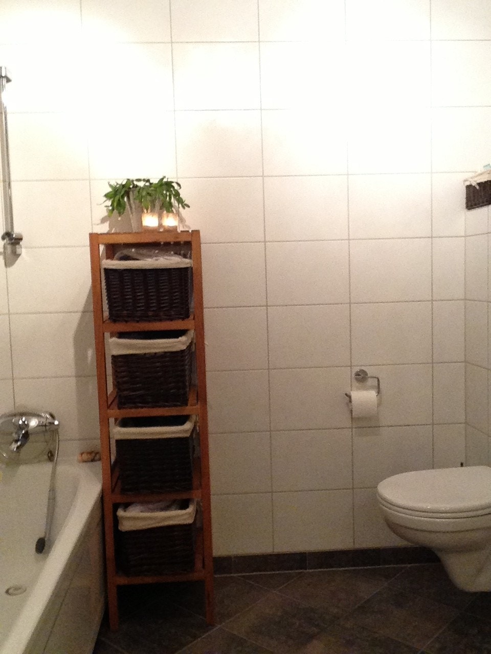 Badet, litt av badekaret sees Galleribilde