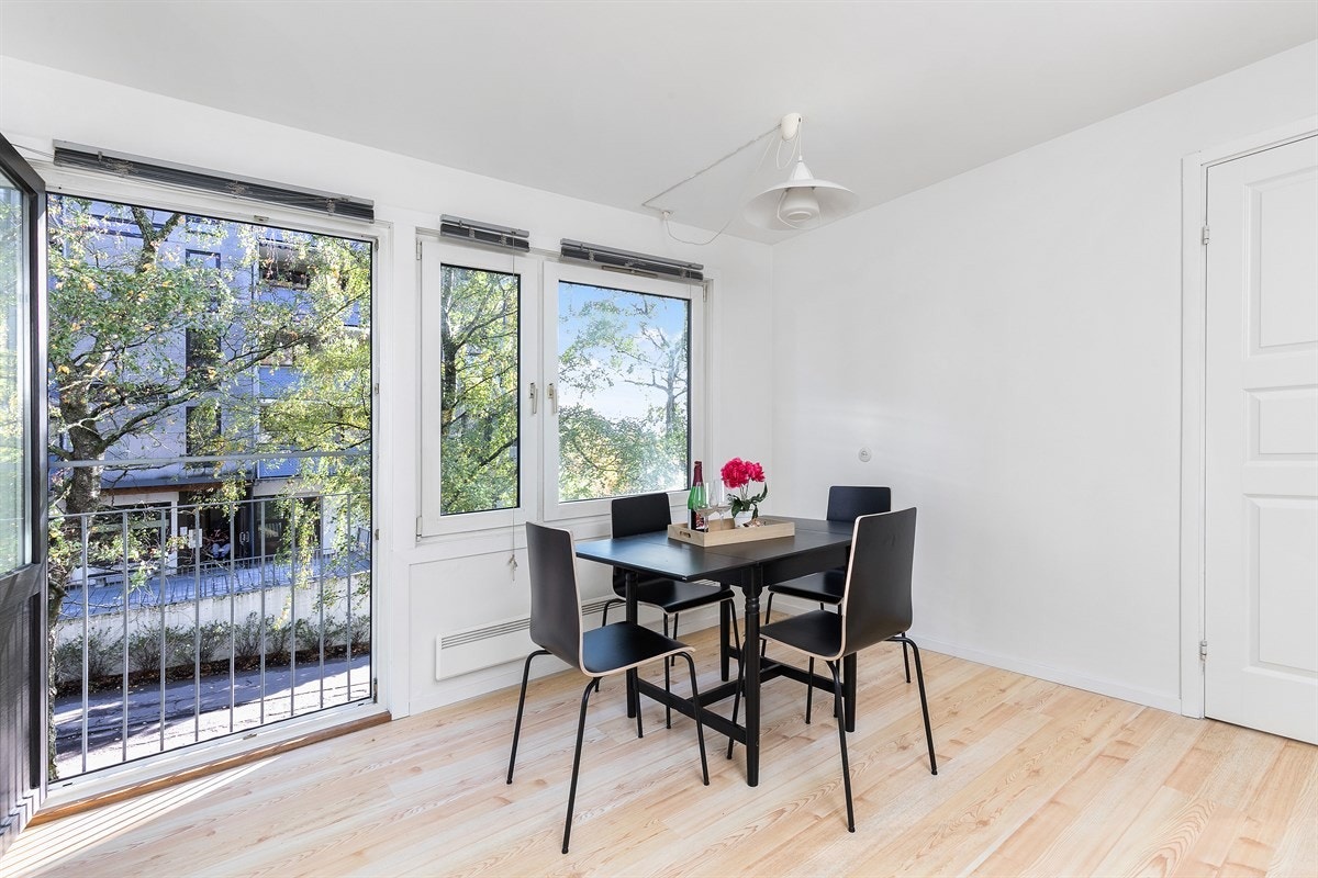 Luftebalkong utenfor kjøkkenet. Galleribilde