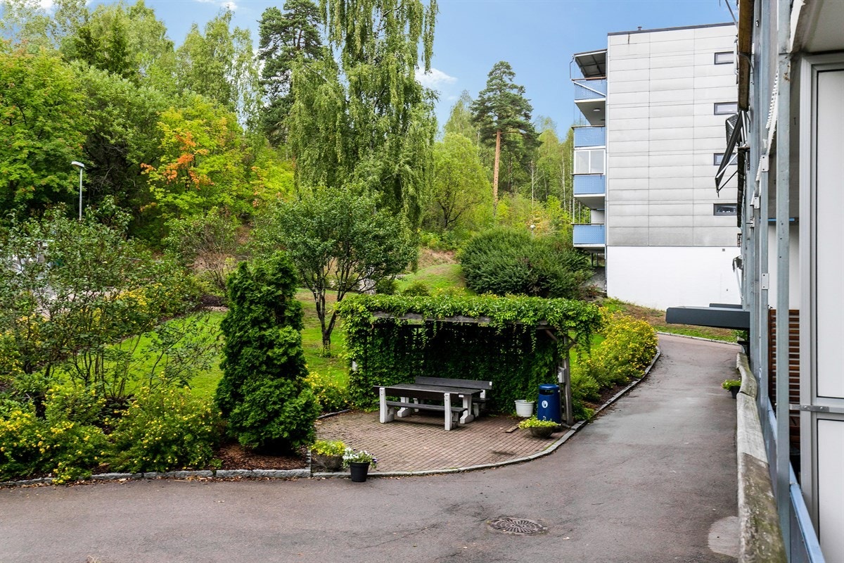 For øvrig er det kort vei til Majorstuen og de øvrige handlegatene i Oslo sentrum, med alt av bymessige servicetilbud. Galleribilde