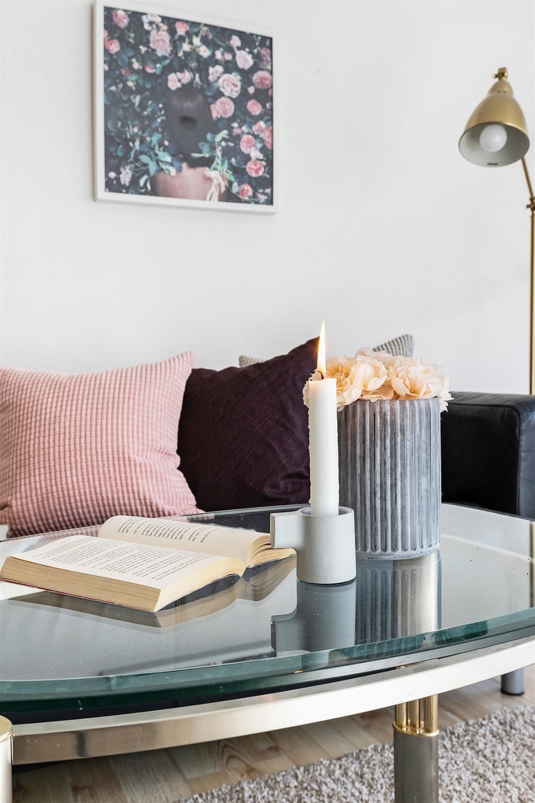 Muligheter for å bruke fine møbler til leiligheten. Galleribilde