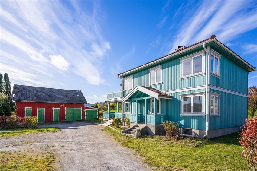 Hus og låve Galleribilde