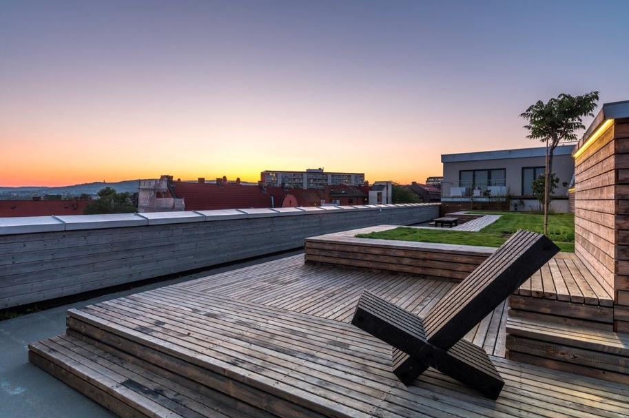 Utsikt mot Holmenkollen fra takterrassen Galleribilde