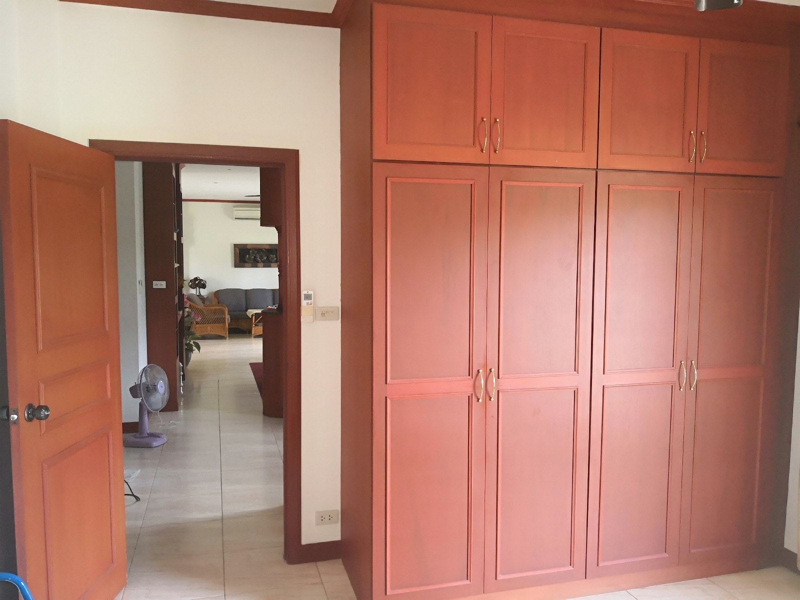 Garderobe hoved soverom Galleribilde