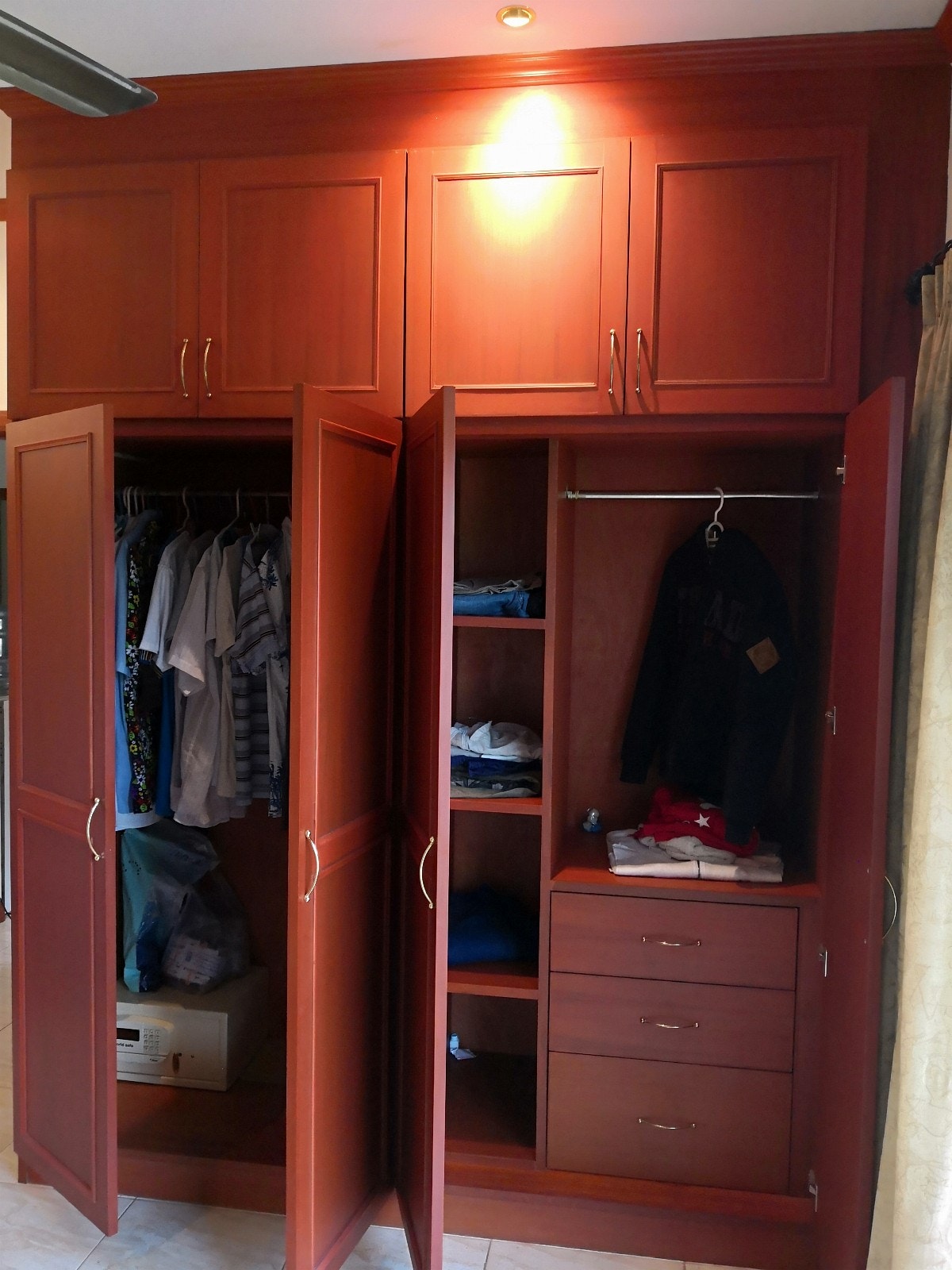 Garderobe hoved soverom Galleribilde