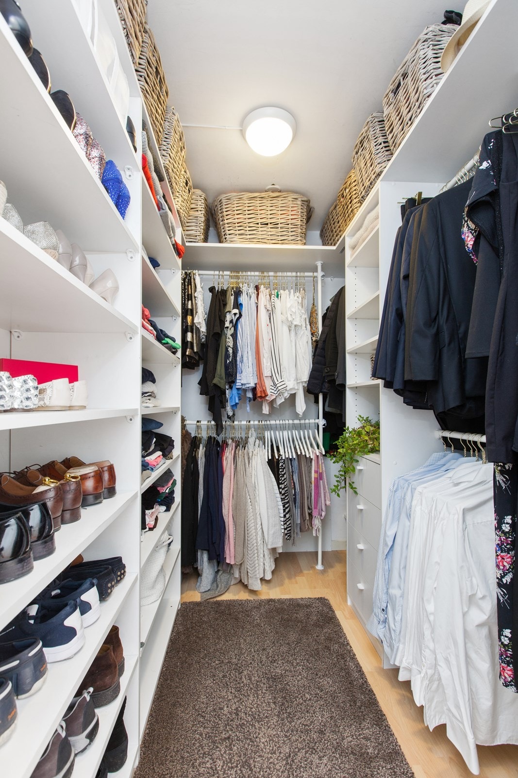 Walk-in closet Galleribilde