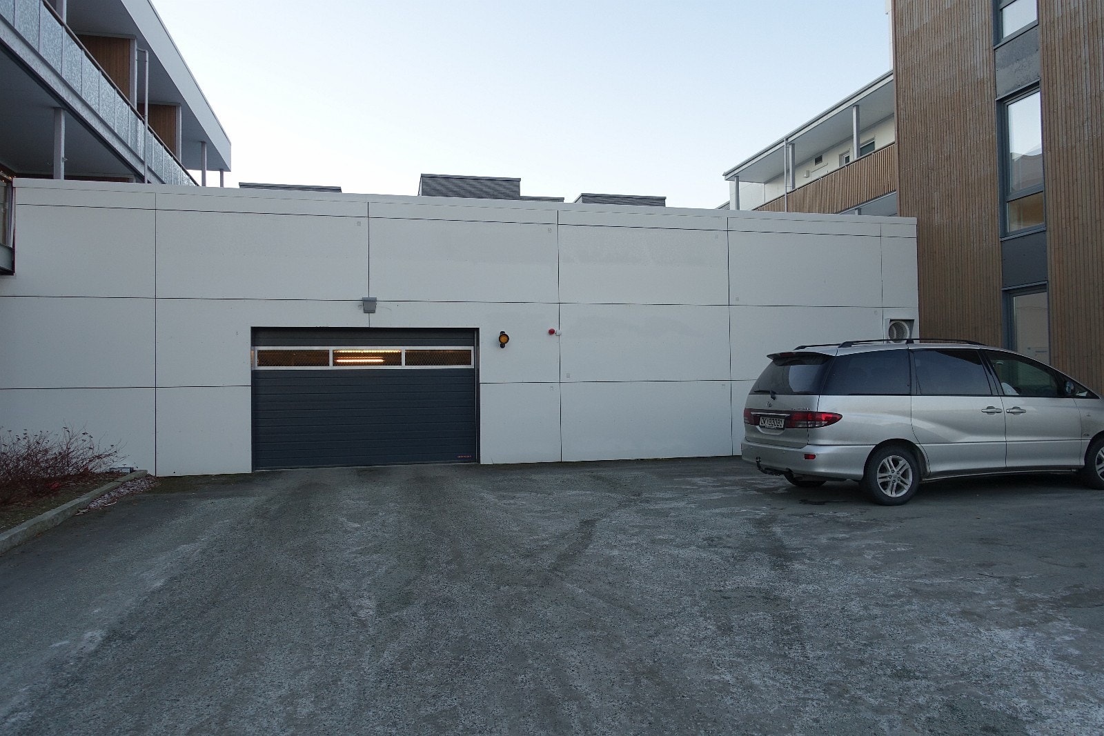 Fra garasjeanlegget går du rett inn til leiligheten. Galleribilde