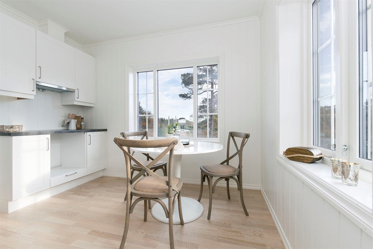 Kjøkkeninnredningen er fra Strai Galleribilde