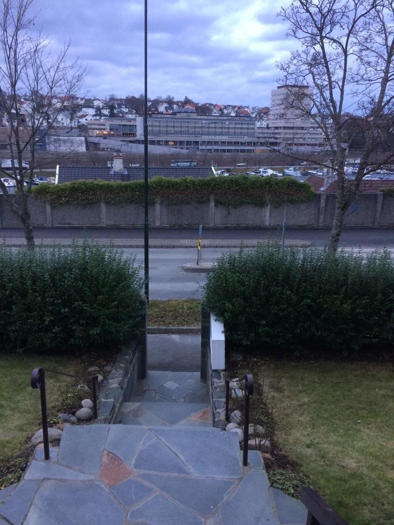 Utsikt fra hage Galleribilde