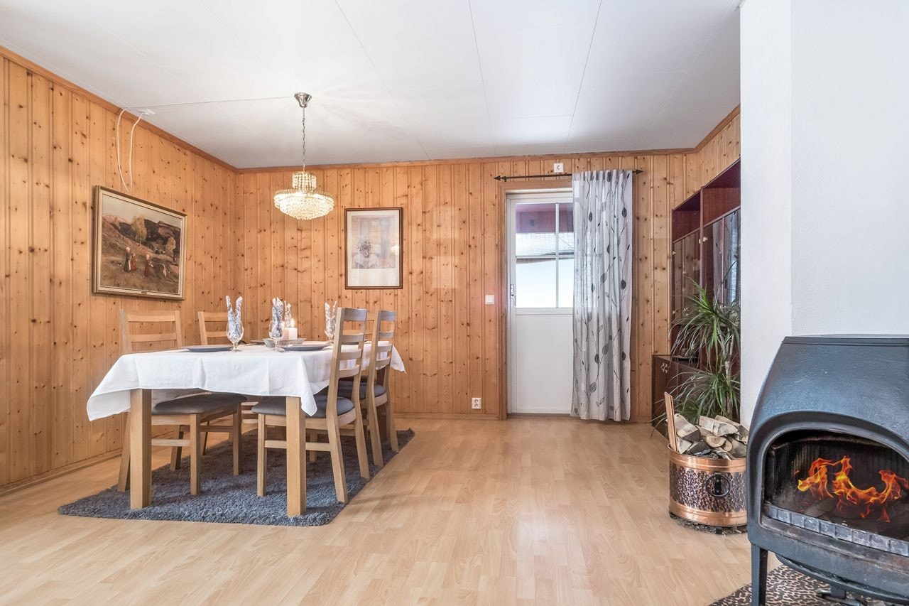 Trivelig spiseplass hvor man kan invitere venner og familie til hyggelige måltider Galleribilde