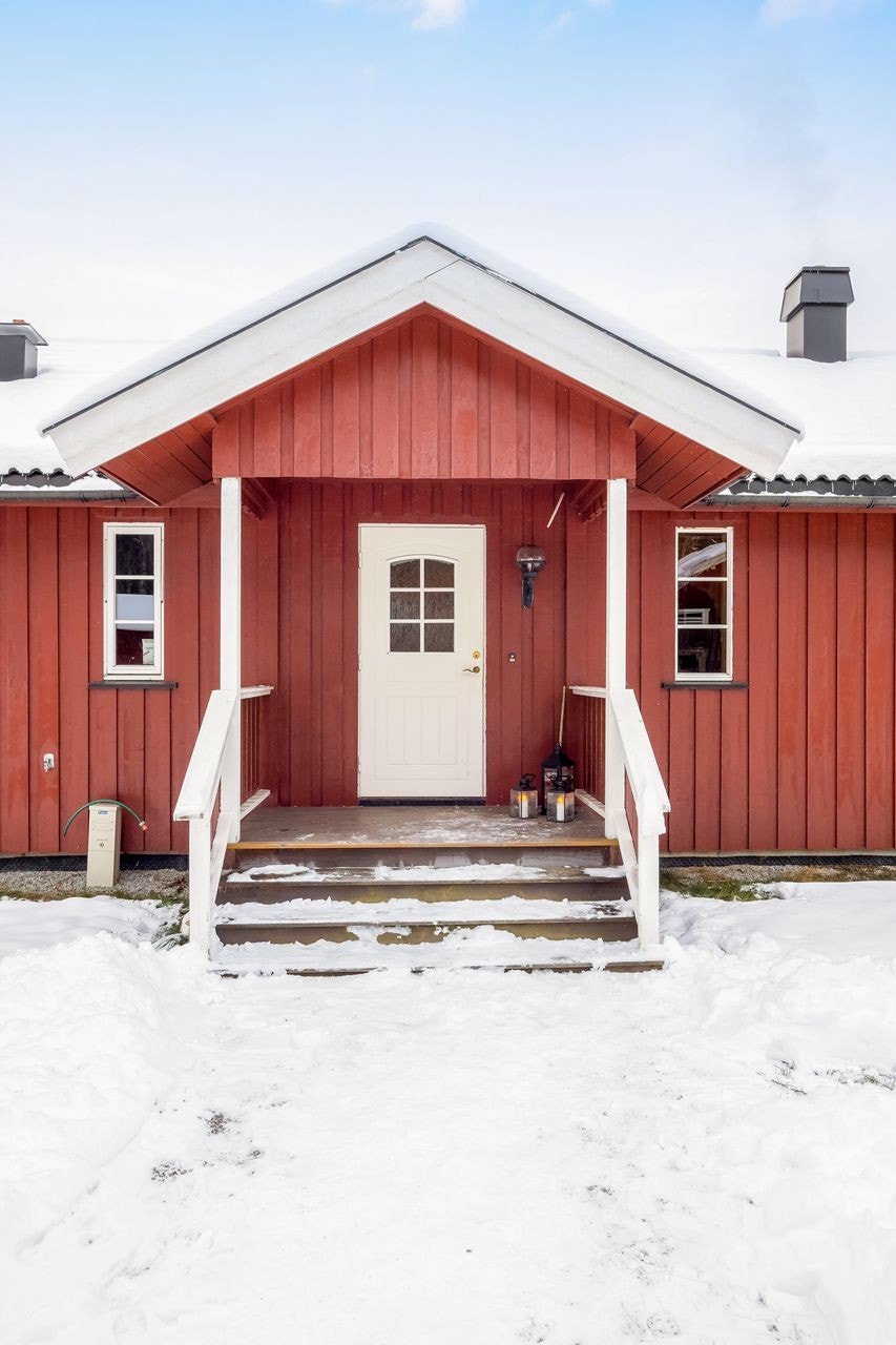 Delvis overbygget inngangsparti Galleribilde