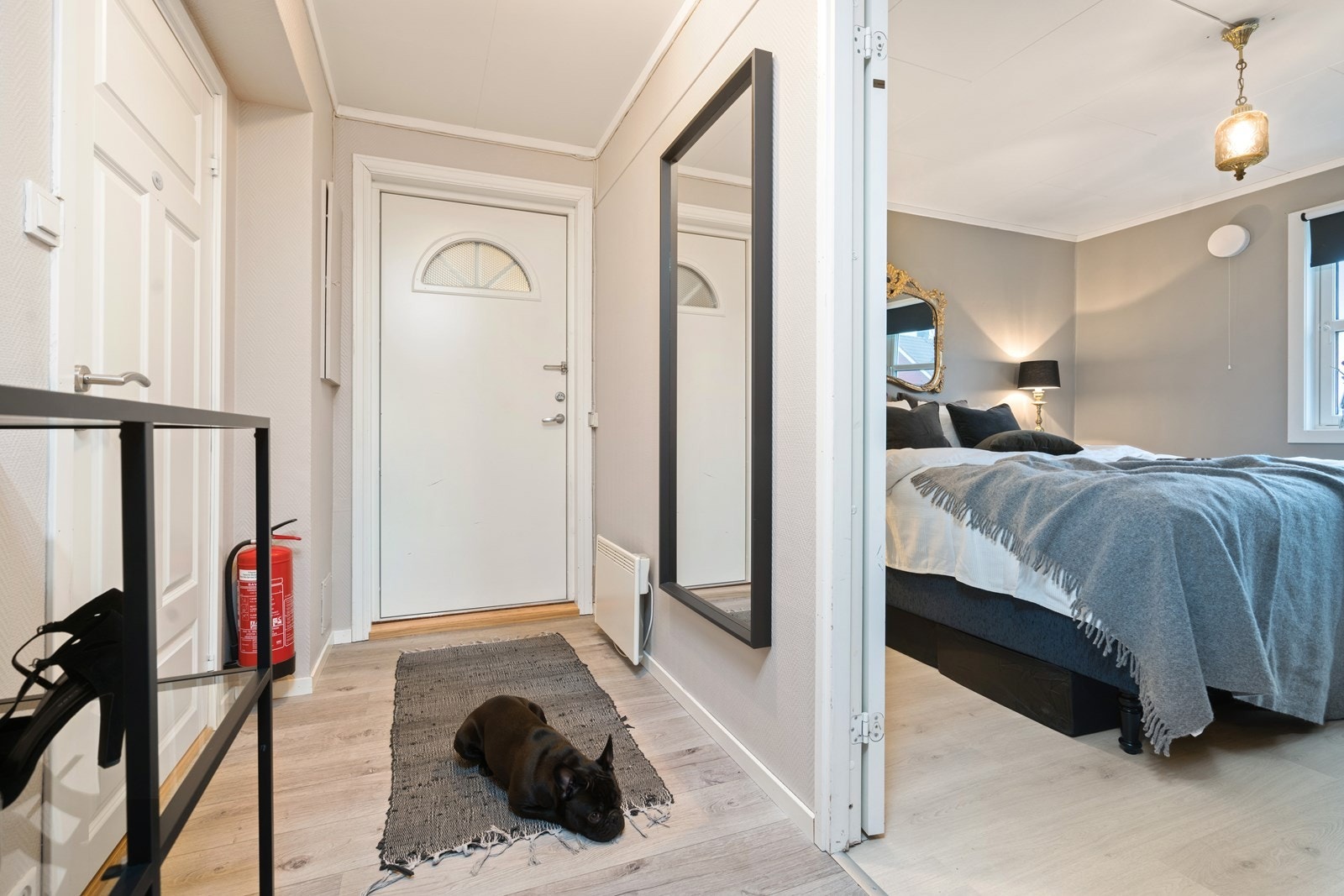 Entré og soverom Galleribilde