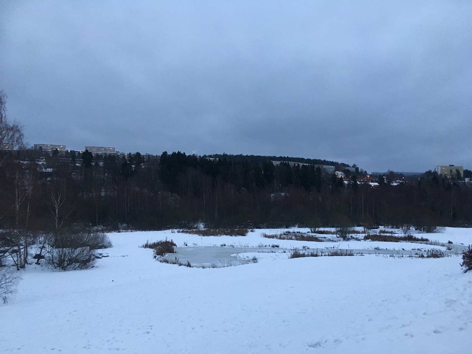 Østensjøvannet rett utenfor. Østmarka 10 min unna. Galleribilde