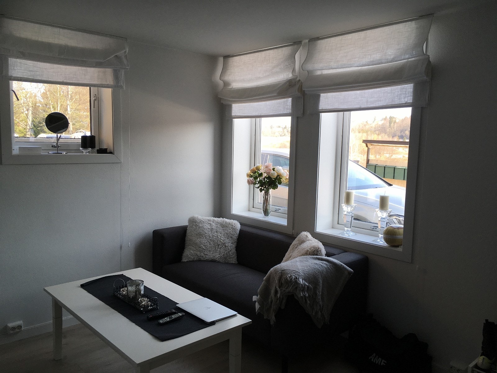 Det er flere muligheter for plassering av sofa og bord Galleribilde