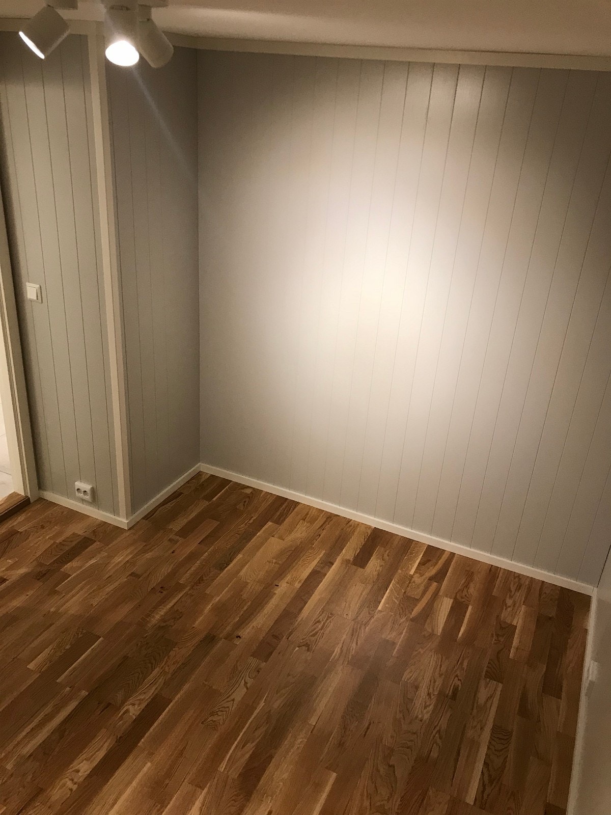 Sov 1 (garderobe skap montert etter bilde) Galleribilde