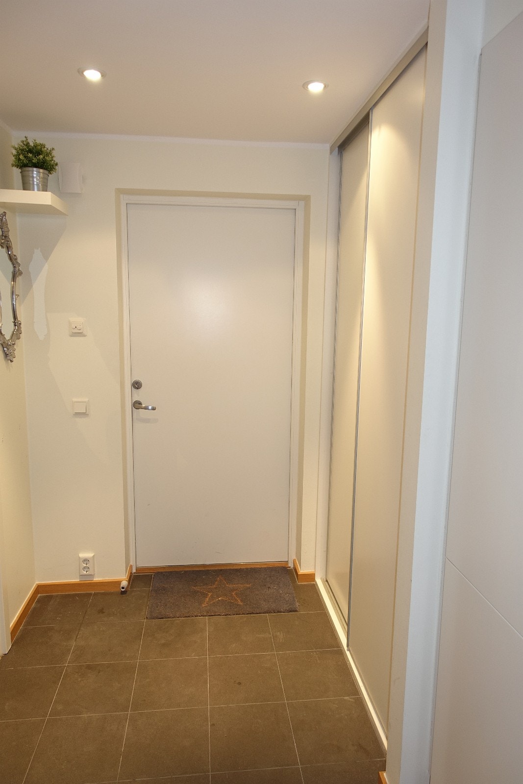 Entre med varmekabler i gulv. Galleribilde