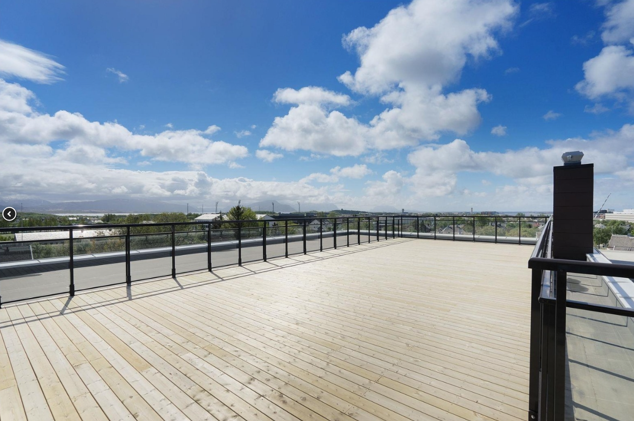 Stor felles takterrasse til fri disposisjon. Galleribilde