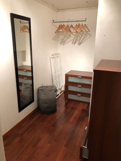 Walk in closet til soverom 2 Galleribilde