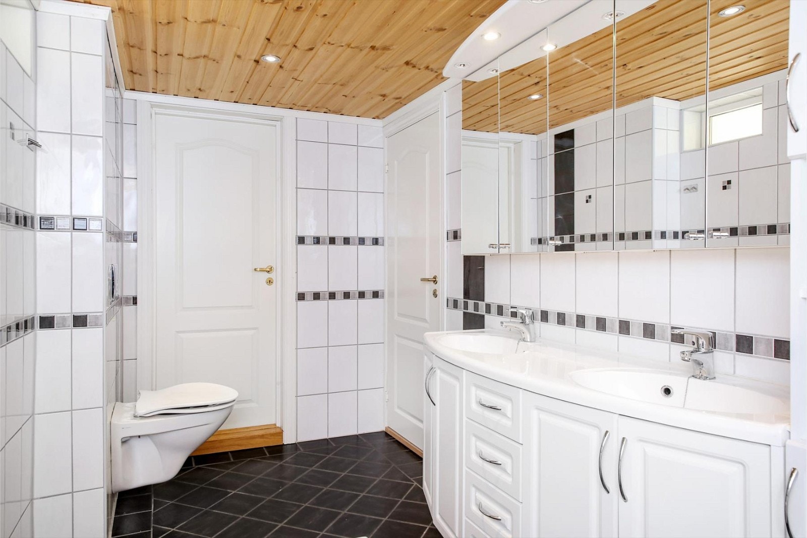 Delikat bad i 1. etg Galleribilde