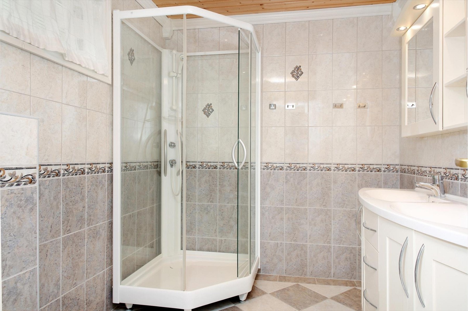 Delikat bad i 2. etg Galleribilde