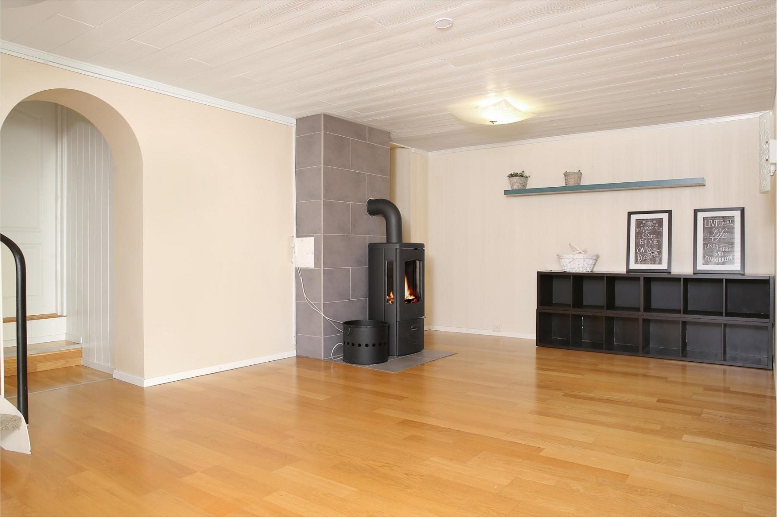 Stor hall med vedovn kan ha ulike funksjoner! Galleribilde