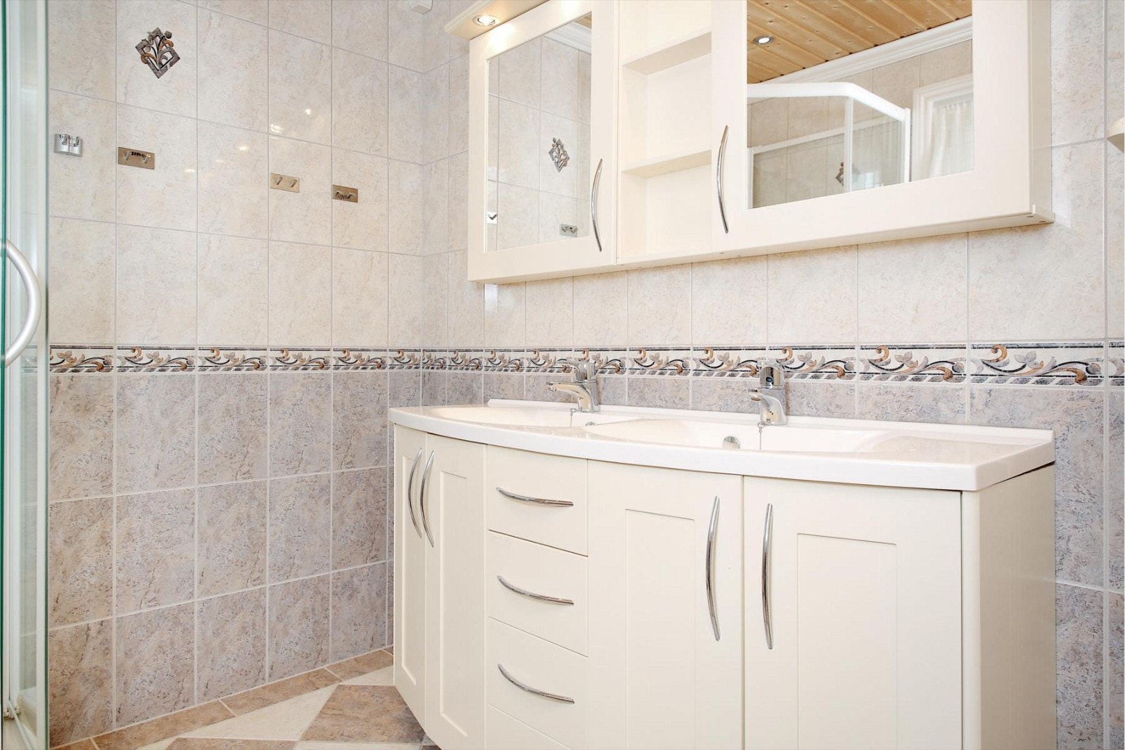 God med skapplass og dobbel servant! Galleribilde