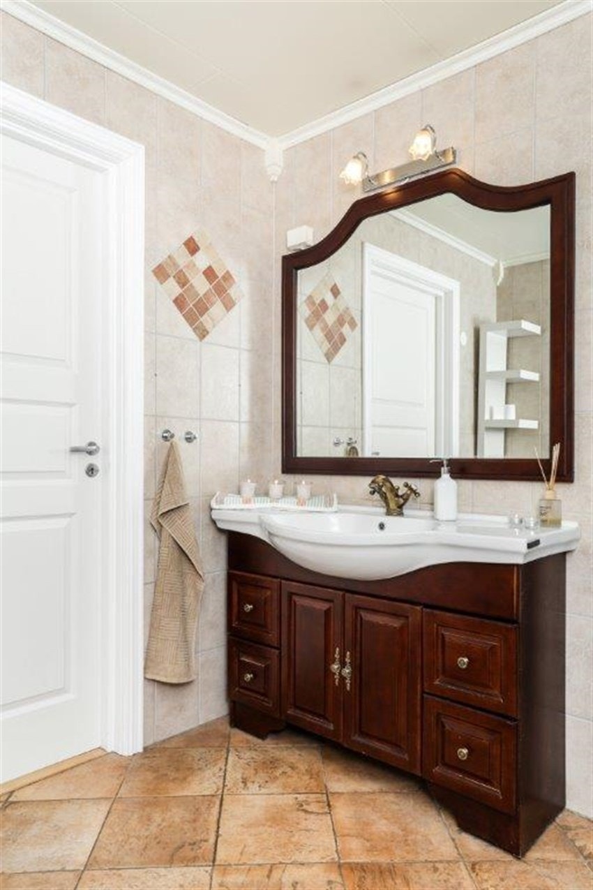 Egen tilgang til badet fra hovedsoverommet Galleribilde