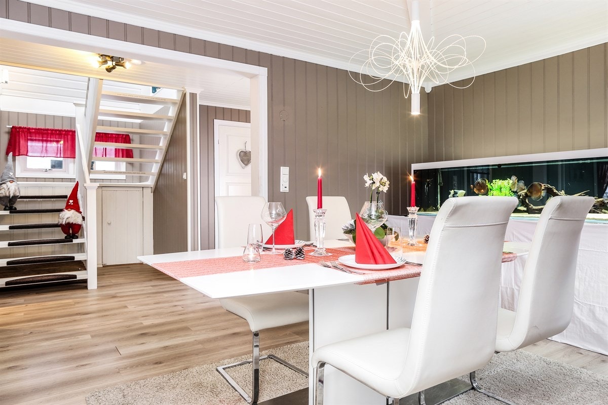 Hyggelig og romslig spisestue Galleribilde