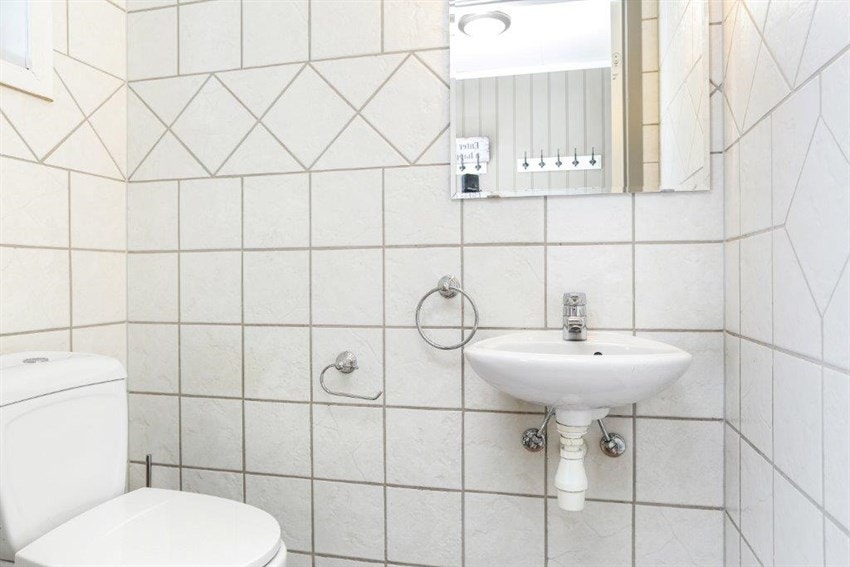 Separat toalett i 1 etasje. Galleribilde