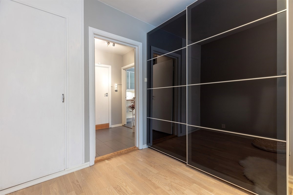 Godt med skapplass på soverommet Galleribilde