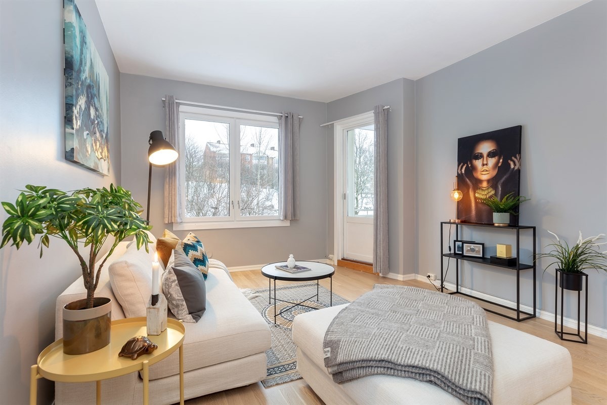 Utgang til balkongen fra stuen Galleribilde