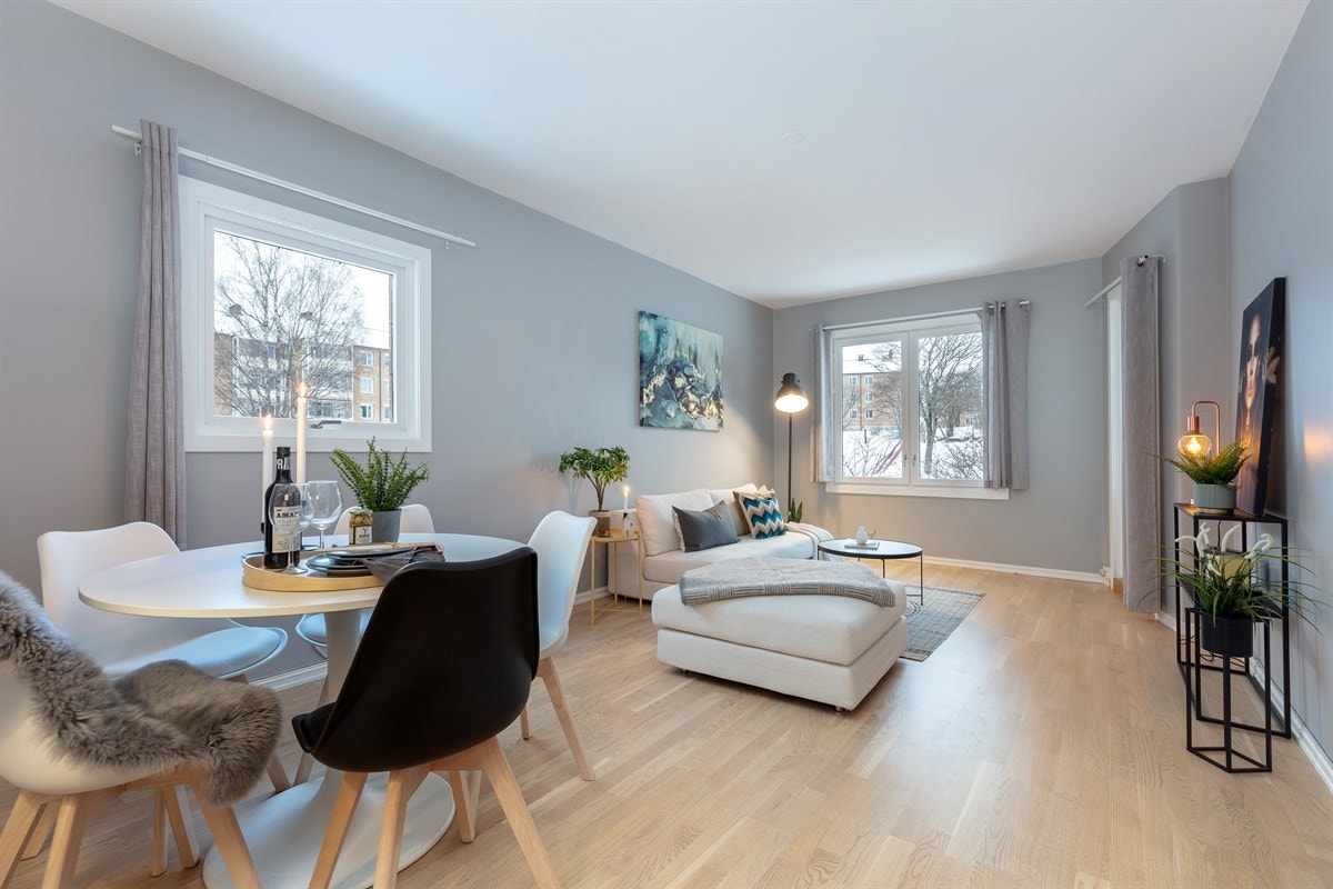 Velkommen til Lillebergveien 32 - Romslig 2-roms leilighet med balkong - God planløsning Galleribilde