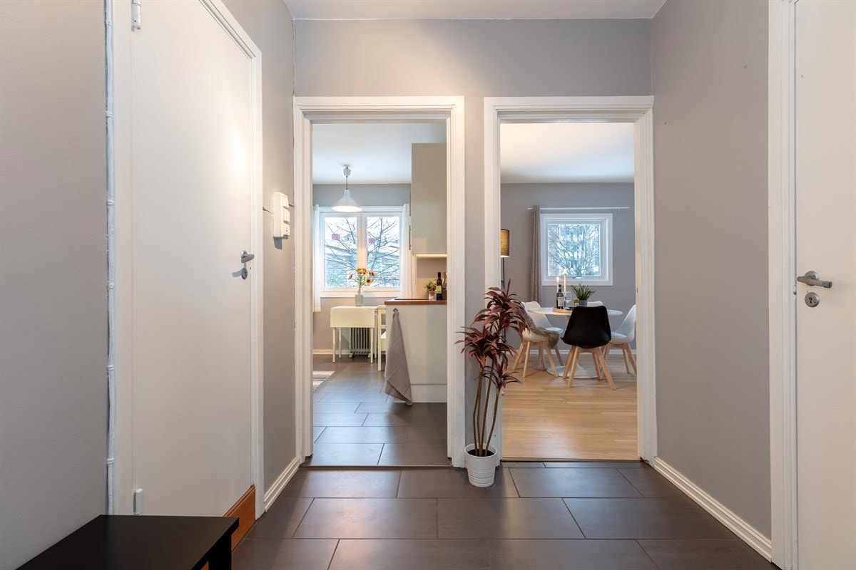 God plass i entreéen Galleribilde