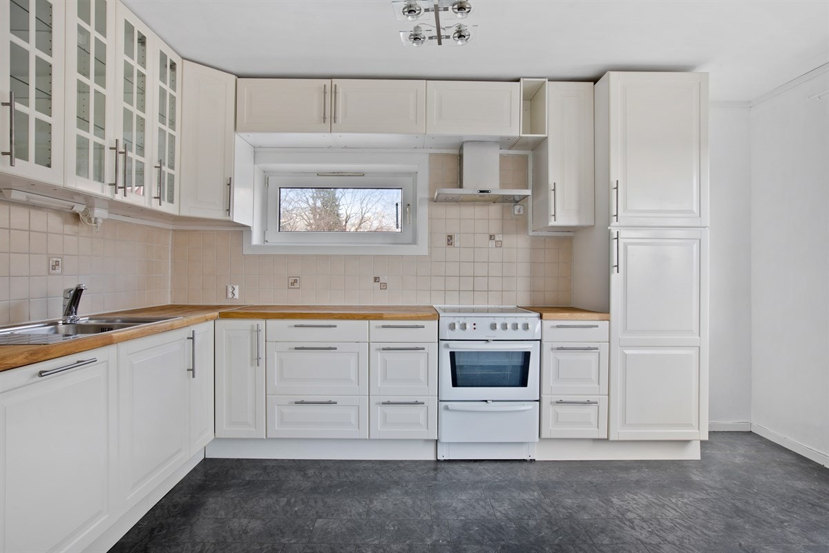 Leiligheten er endeleilighet, dermed får man ekstra vindu på kjøkkenet Galleribilde