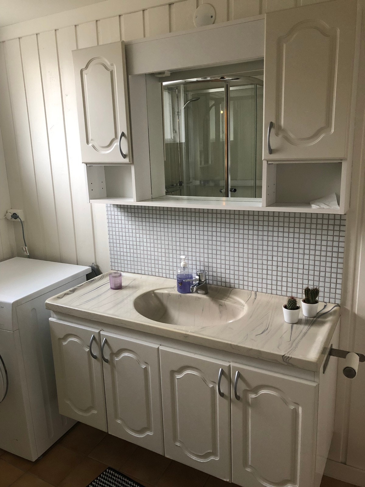 Bad med vaskemaskin Galleribilde