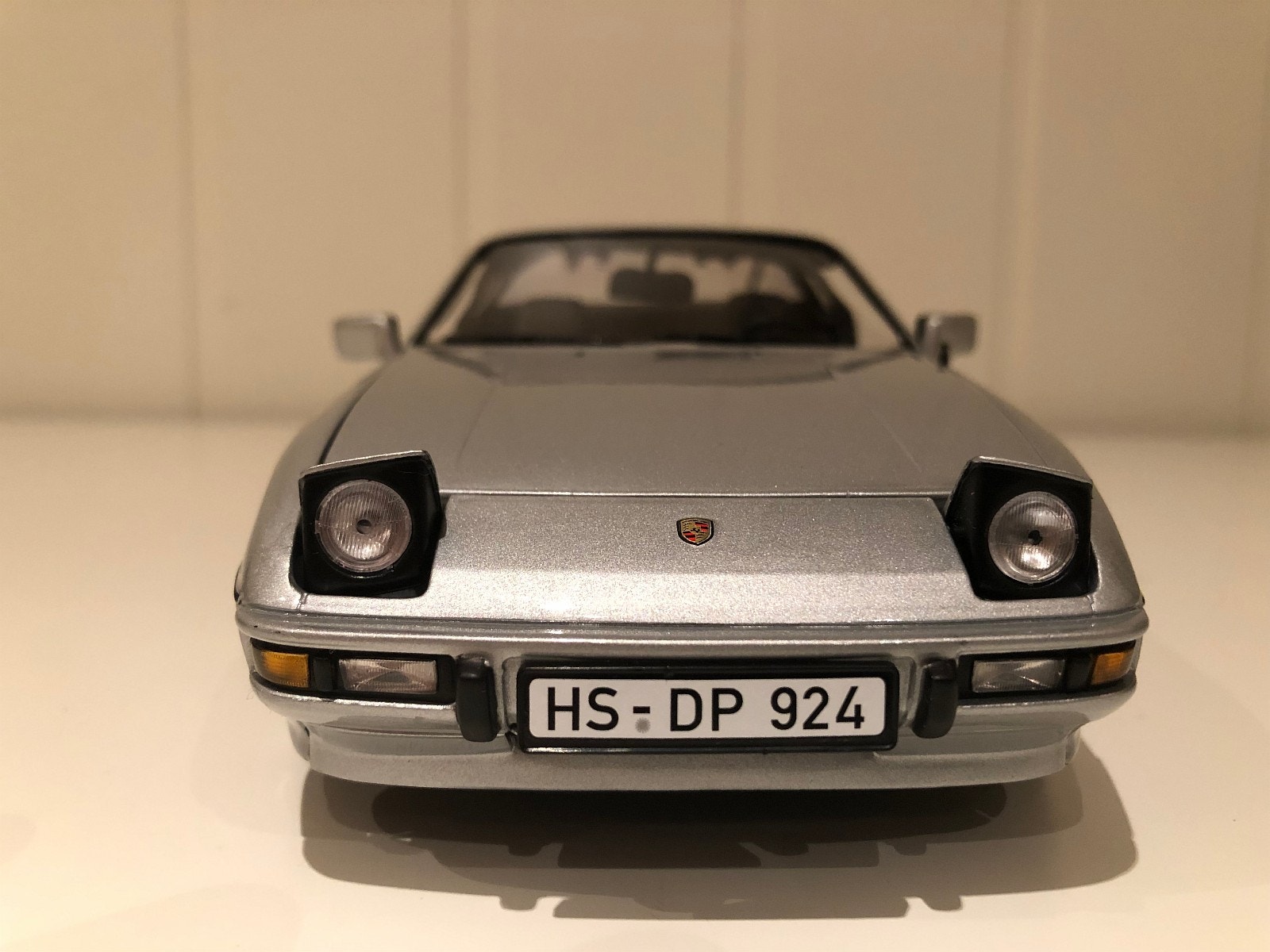 ミニチャンプス ポルシェ 924 1985 1/18 ミニカー ポリスカー ミニカー
